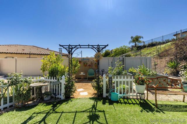 1217 Stockton Pl, Escondido CA: https://media.crmls.org/mediaz/9a62a148-a6ab-40e3-bbf6-436cee91d532.jpg