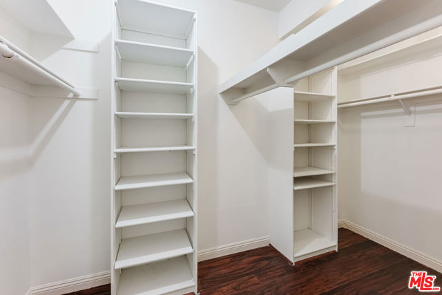 235 S Tower Drive, Beverly Hills CA: https://media.crmls.org/mediaz/9a62ec5f-6f5e-4695-b99c-8fb2f16a7400.jpg