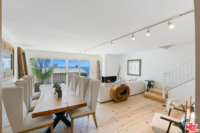 29672 Zuma Bay Way, Malibu CA: https://media.crmls.org/mediaz/9a632593-2dc1-43f5-a534-1a5650ecd3d4.jpg