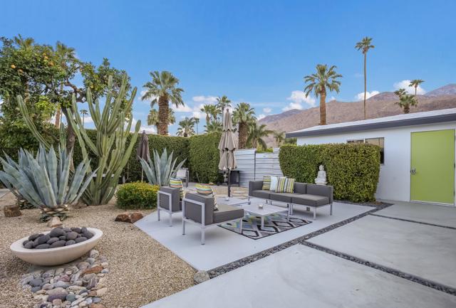 1529 S Calle Palo Fierro, Palm Springs CA: https://media.crmls.org/mediaz/9a63aa1d-a511-4474-a196-c26caf583f1e.jpg
