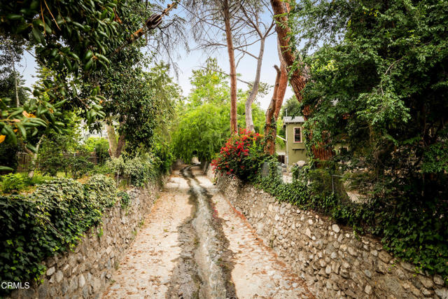 413 Sycamore Place, Sierra Madre CA: https://media.crmls.org/mediaz/9a642c53-662f-48b5-8916-04416cfdfc43.jpg