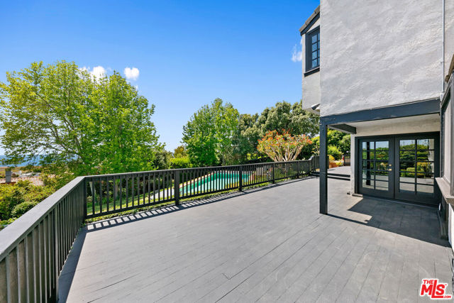 29528 Harvester Road, Malibu CA: https://media.crmls.org/mediaz/9a64714b-b28b-4cbc-8cf1-c1c8fd347459.jpg