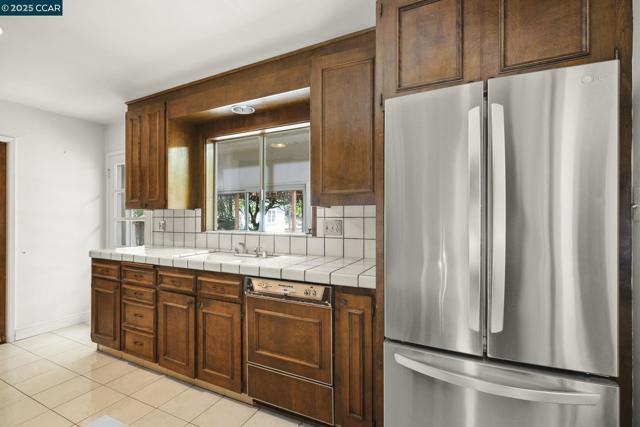 305 Overhill Rd, Orinda CA: https://media.crmls.org/mediaz/9a64ada1-8708-4794-b6a1-bf7bf5f709db.jpg