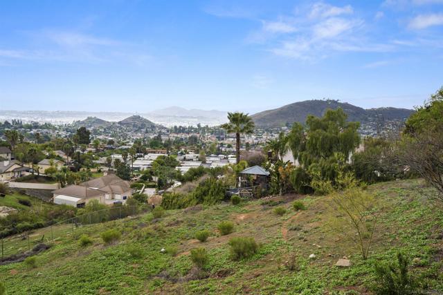 8016 Sterling Dr, El Cajon CA: https://media.crmls.org/mediaz/9a652ce3-d6d4-4ba9-af9c-aa8f34a6d2ac.jpg