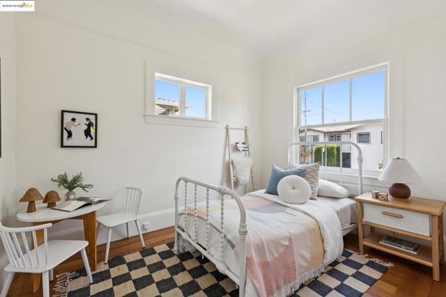 6521 Herzog St, Oakland CA: https://media.crmls.org/mediaz/9a6571dd-510e-4dee-9ebc-5b1806bc3887.jpg
