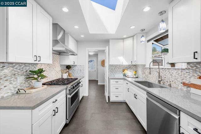 708 Pomona Ave, El Cerrito CA: https://media.crmls.org/mediaz/9a659876-448b-4b73-9e6f-93f9c4d22542.jpg