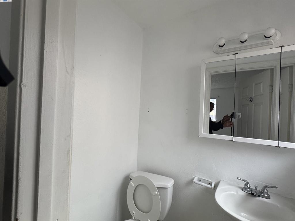 https://media.crmls.org/mediaz/9a65b53f-6215-4de0-a186-ba40a5496cff.jpg?preset=X-Large