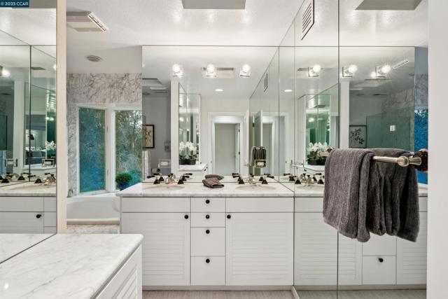 35 Tiger Tail Court, Orinda CA: https://media.crmls.org/mediaz/9a65f697-7e3e-483e-848b-fd59f9487c0d.jpg