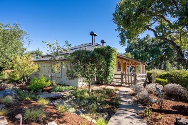 31 Asoleado Place, Carmel Valley CA: https://media.crmls.org/mediaz/9a6607af-d1b2-4725-84df-ea8ef2280a35.jpg