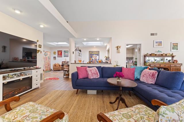 4695 Adra Way, Oceanside CA: https://media.crmls.org/mediaz/9a66b3ef-9f11-4b80-8486-ce98c329d745.jpg