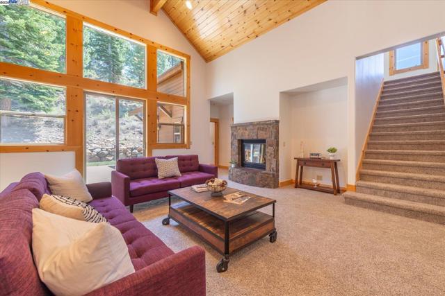 10023 S River Street, Truckee CA: https://media.crmls.org/mediaz/9a66e5cb-a602-4dd4-bf37-72ebda972e34.jpg