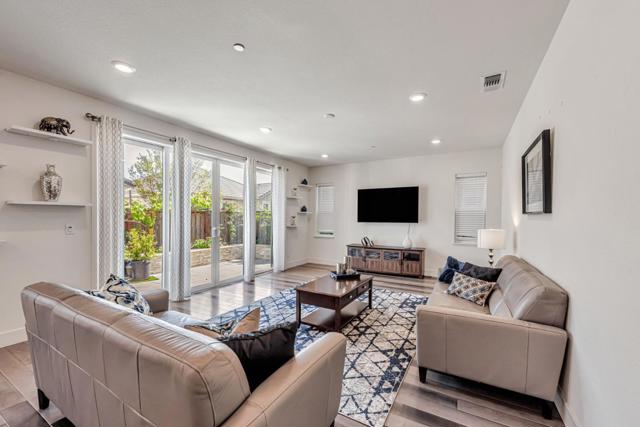 232 Via Encanto, San Ramon CA: https://media.crmls.org/mediaz/9a670fd4-93da-4f84-99c8-30bb9d41f314.jpg