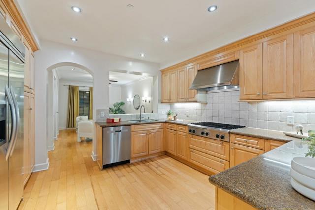 1040 Genter St, La Jolla CA: https://media.crmls.org/mediaz/9a67208e-48f9-40a3-bdf5-32ad2a069cce.jpg