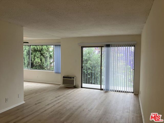 7521 Hampton Avenue, West Hollywood CA: https://media.crmls.org/mediaz/9a67573e-ac5a-4d06-ae21-43d9dae026ca.jpg