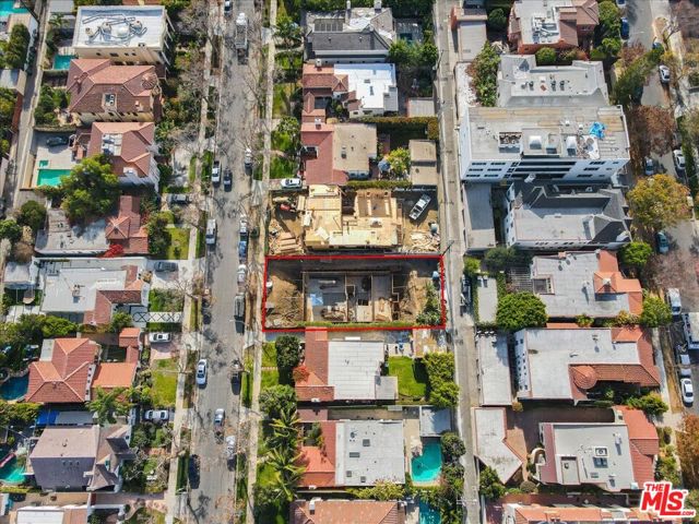 341 S Canon Drive, Beverly Hills CA: https://media.crmls.org/mediaz/9a68279e-a59e-43b2-8014-86e5d5b7bf17.jpg