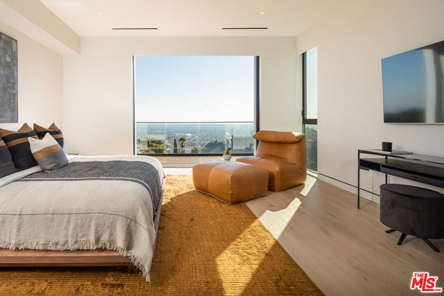 2371 Achilles Drive, Los Angeles CA: https://media.crmls.org/mediaz/9a68f1f4-2bc1-4c3b-825a-3325013a4710.jpg
