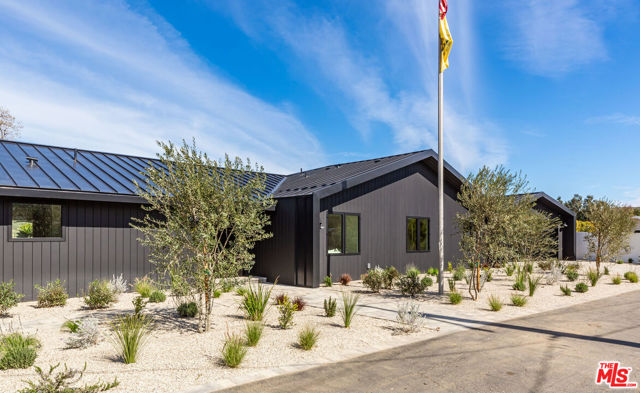 5259 Lewis Road, Agoura Hills CA: https://media.crmls.org/mediaz/9a696062-94a8-4997-ba8a-b5bd35fc2476.jpg