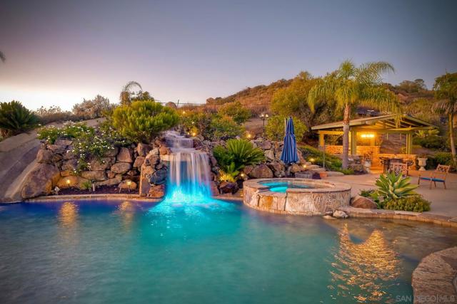 15068 Creek Hills Rd, El Cajon CA: https://media.crmls.org/mediaz/9a69d5b4-2de7-44a3-8398-f109d41b140c.jpg
