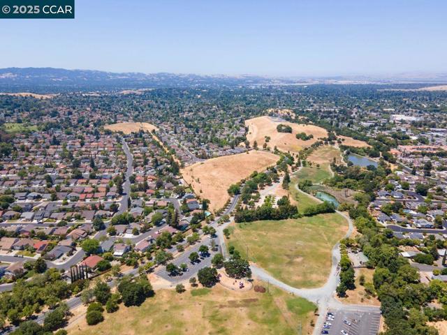 4672 N Larwin Ave, Concord CA: https://media.crmls.org/mediaz/9a69fa9d-0361-4613-a42d-32d92019a3db.jpg