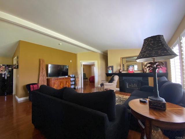 11851 Riverside Dr, Lakeside CA: https://media.crmls.org/mediaz/9a6a17e6-e72e-4d34-a736-d251503a7531.jpg