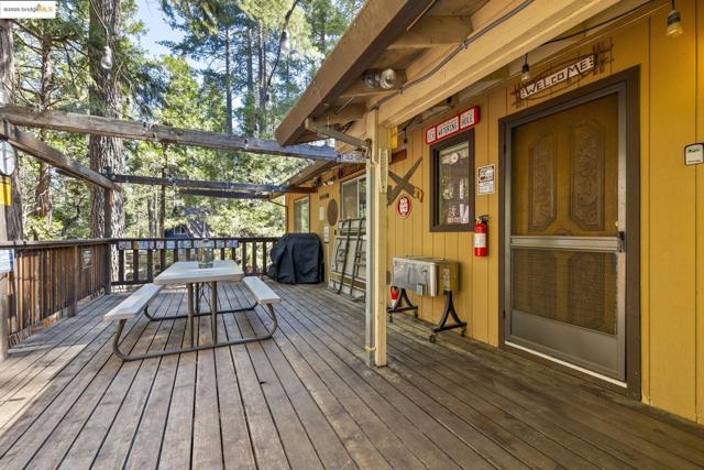2119 Silverado Way, Arnold CA: https://media.crmls.org/mediaz/9a6a53bd-4cfa-4a39-9f40-39df7d6d6818.jpg