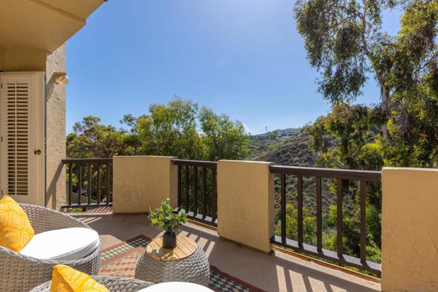 1466 Caminito Solidago, La Jolla CA: https://media.crmls.org/mediaz/9a6a555b-b815-444c-929b-2a0f8386878a.jpg