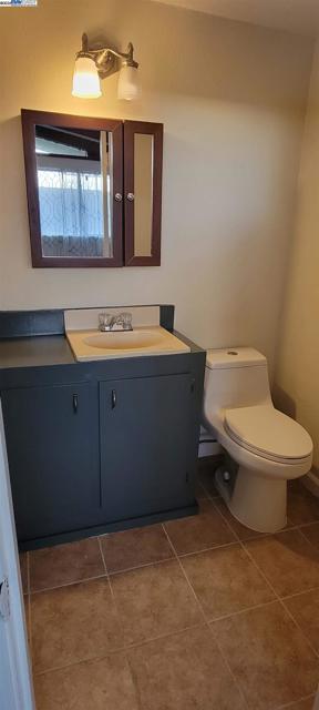 27781 Mandarin Ave, Hayward CA: https://media.crmls.org/mediaz/9a6a6e94-f2bf-47e3-bbba-5bd4c7ab699d.jpg