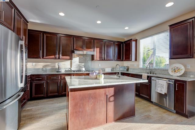 Image 20 of 60 For 2394 Amantea Way