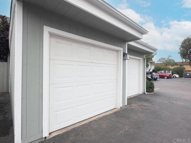 2525 Jefferson Street, Carlsbad CA: https://media.crmls.org/mediaz/9a6b7c5a-f996-42a1-8759-b415fefbe918.jpg