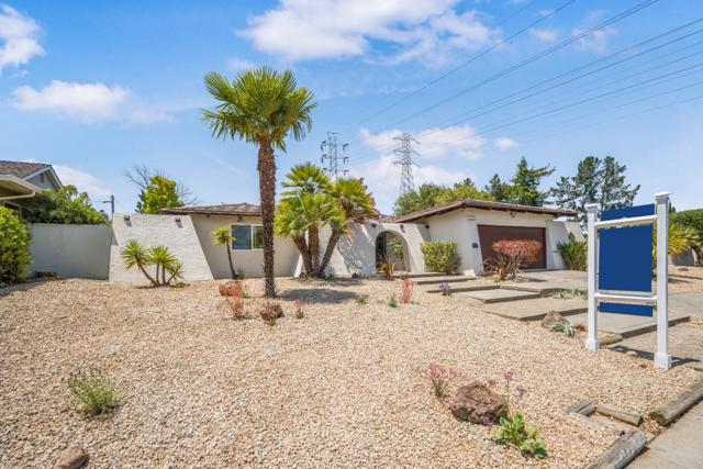 10407 Vista Knoll Boulevard, Cupertino CA: https://media.crmls.org/mediaz/9a6bed4e-4017-4b3e-9af0-628924d56dc7.jpg