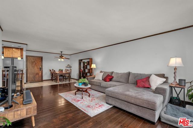 7765 W 91st Street, Playa del Rey CA: https://media.crmls.org/mediaz/9a6bfe71-6161-4659-9a66-e301c4a0725f.jpg