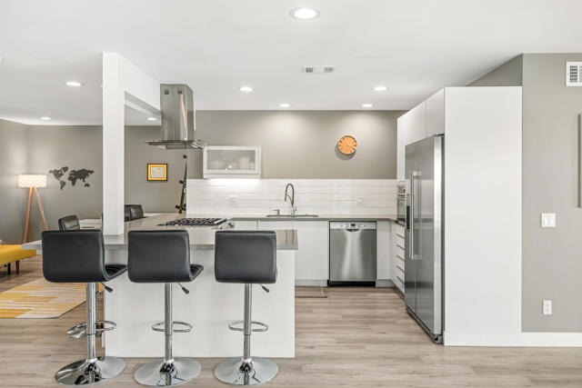 2002 Southridge Drive, Palm Springs, CA 92264