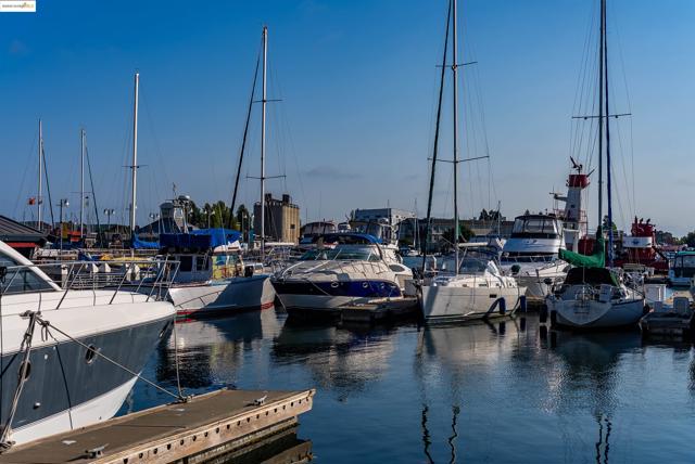 410 Webster St, Oakland CA: https://media.crmls.org/mediaz/9a6c78b1-5d26-4e23-b744-ad14d37863b5.jpg