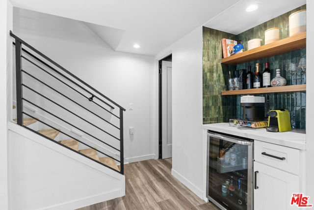 4360 Glencoe Avenue, Marina del Rey CA: https://media.crmls.org/mediaz/9a6c9afa-6b09-406f-891b-f7bf7f7efaec.jpg