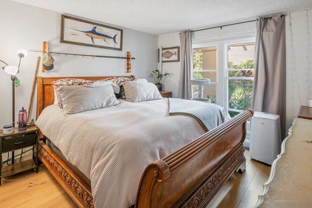 7945 Shadow Hill Dr, La Mesa CA: https://media.crmls.org/mediaz/9a6cdead-36ac-4419-9cf8-57689e510862.jpg