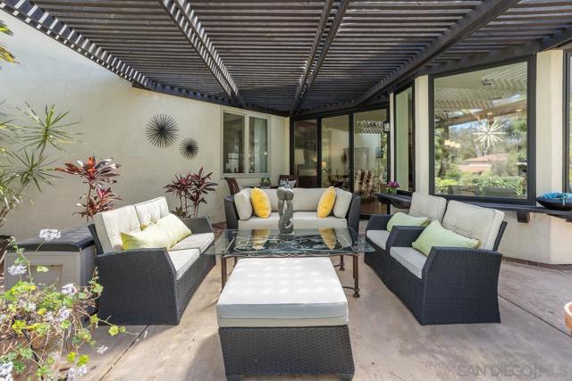 17635 Parlange Pl, San Diego CA: https://media.crmls.org/mediaz/9a6d4c15-ba15-4d60-8b8d-b68782becd90.jpg