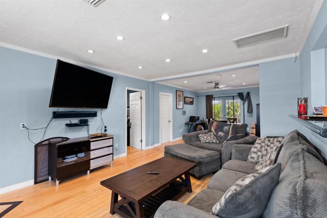 8626 Prospect Avenue, Santee CA: https://media.crmls.org/mediaz/9a6d501f-393e-4421-b220-2d989c83954d.jpg