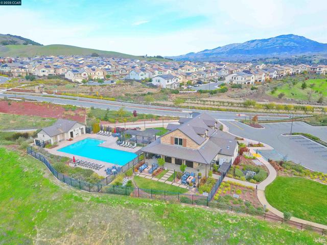 528 Caprio Ct, San Ramon CA: https://media.crmls.org/mediaz/9a6db74d-dd93-4ee2-8c5c-d8851e7638dd.jpg