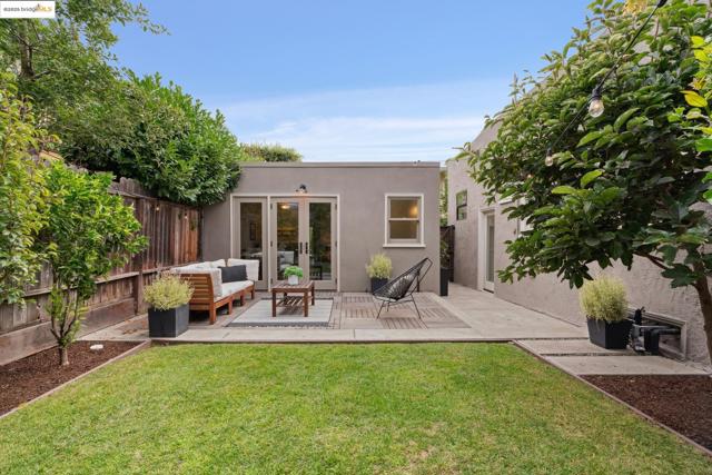 6232 Manoa St, Oakland CA: https://media.crmls.org/mediaz/9a6df832-f4a1-4639-888d-4520ea1d2588.jpg