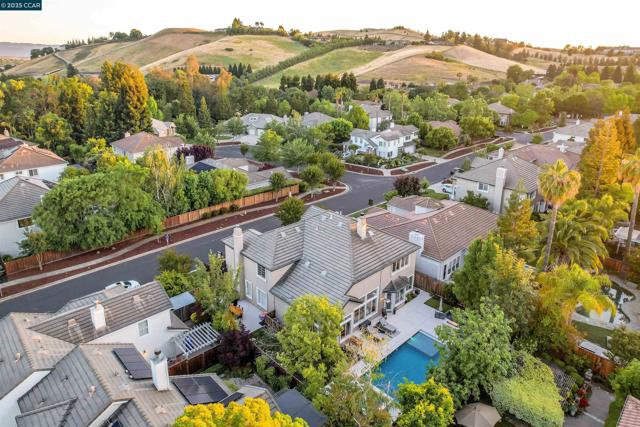 139 Shelterwood Ln, Danville CA: https://media.crmls.org/mediaz/9a6dfc98-617b-4fd3-8962-f28d49d4a533.jpg