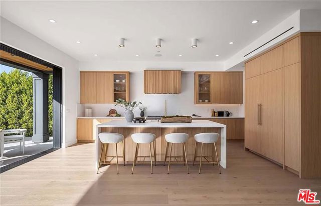 4453 Gentry Avenue, Valley Village CA: https://media.crmls.org/mediaz/9a6e1ddb-eb79-41ec-ba40-1d5a74832b90.jpg