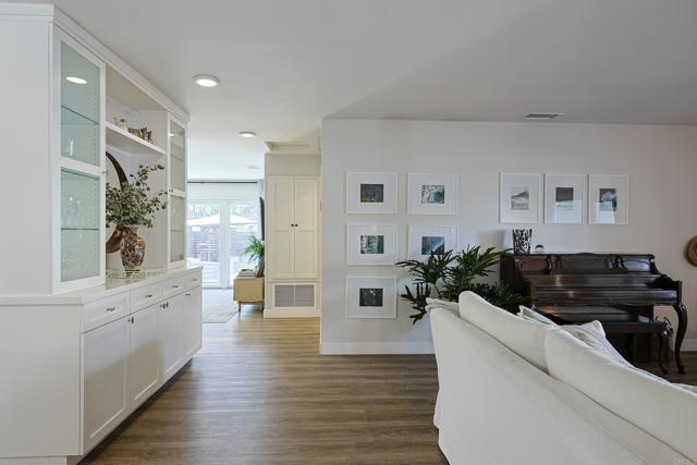 Detail Gallery Image 17 of 63 For 1300 9th St, Coronado,  CA 92118 - 3 Beds | 2 Baths