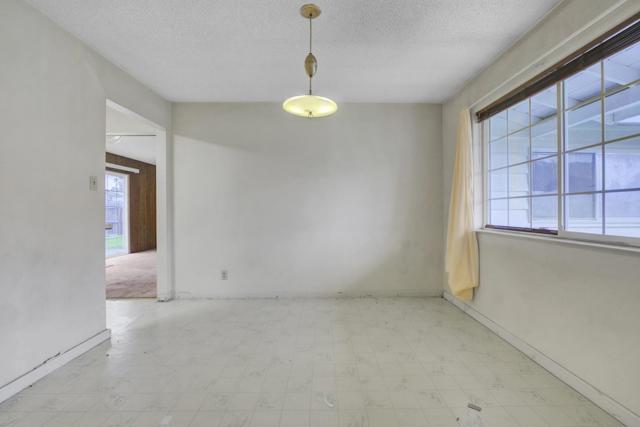 8734 Hermosa Court, Stockton CA: https://media.crmls.org/mediaz/9a6e7db2-4fc0-4aa1-aaf6-6535a41d2faa.jpg