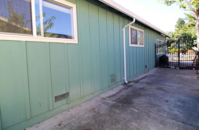 657 2nd Avenue, Redwood City CA: https://media.crmls.org/mediaz/9a6edd6c-5e1d-44ca-870f-61c6f9c483ce.jpg