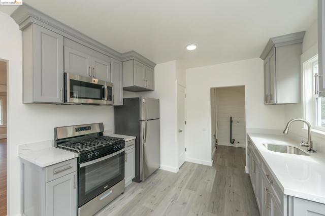 Image 13 of 46 For 707 Aileen St