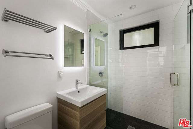 2425 Rinconia Drive, Los Angeles CA: https://media.crmls.org/mediaz/9a702d72-18cf-4111-804c-af3c106d8329.jpg