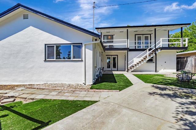 2698 Goodwin Avenue, Redwood City CA: https://media.crmls.org/mediaz/9a706ab2-cb7d-406c-a43e-11f601081738.jpg