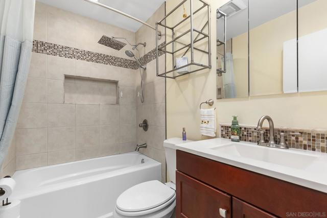 9952 N Magnolia Ave, Santee CA: https://media.crmls.org/mediaz/9a708a73-3901-4de3-b2e2-999cd34045c1.jpg
