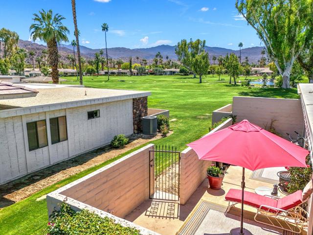 74903 Chateau Circle, Indian Wells CA: https://media.crmls.org/mediaz/9a70f31f-4a69-4257-9429-267e045d63dd.jpg