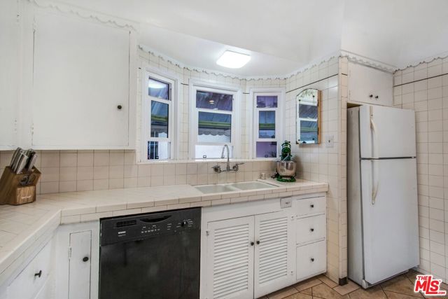 3408 W Martin Luther King Jr Boulevard, Los Angeles CA: https://media.crmls.org/mediaz/9a72152d-14a3-4aa8-a5cd-83b0405da0f4.jpg